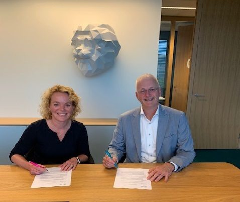 Ondertekening-LHV-startende-huisarts-pharmapartners